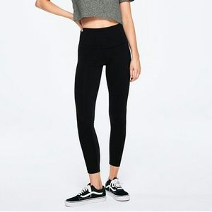 VS PINK Ultimate High Waist Ankle Leggings